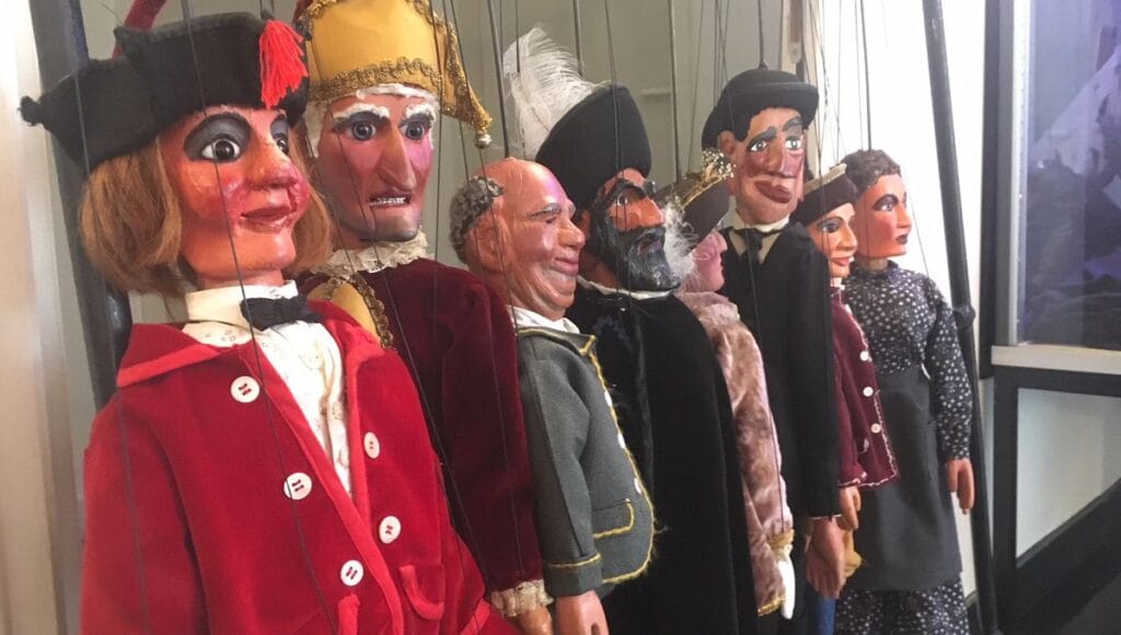 Spectacles de marionnettes en famille à Amiens.